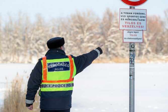 naplás tó, tél, figyelmeztetés, rendőreink, police.hu4