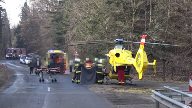 Hatalmas baleset, mentőhelikopterrel vittek kórházba két kislányt, durván megsérültek - VIDEÓ