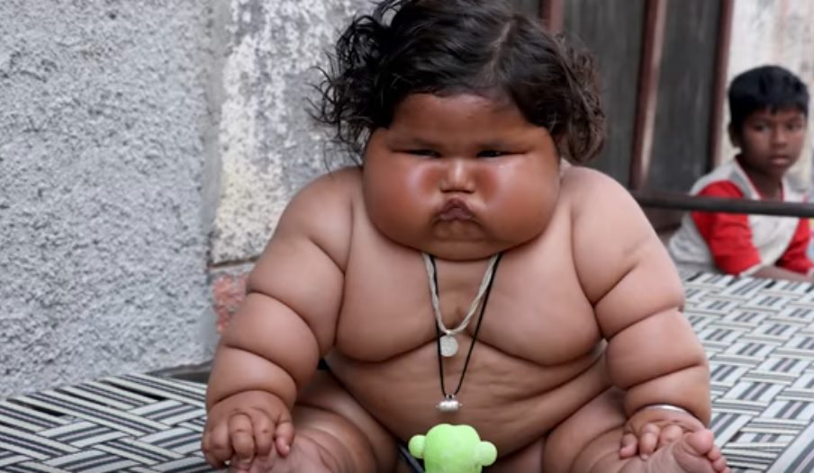 Már 20 kilót nyom 8 hónaposan a gigantikus baba – videó