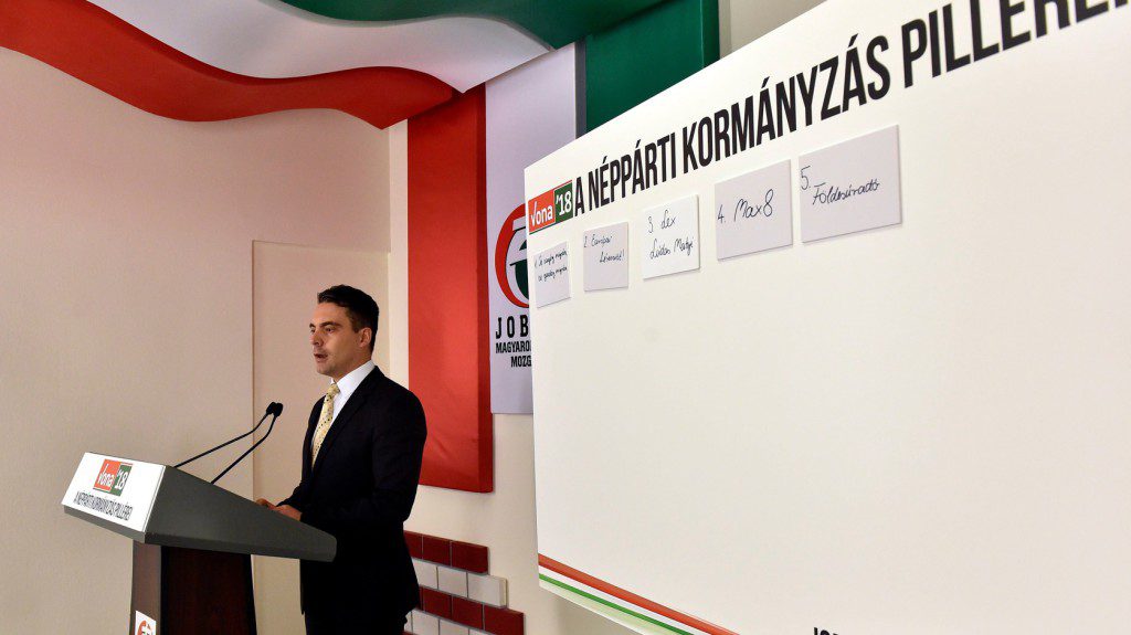 Hitelből fizeti ki Simicskát a Jobbik