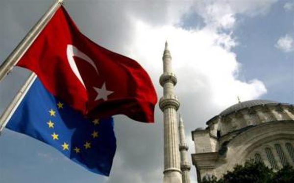 Európának új alternatívát kell keresni a törökországi kapcsolatokban