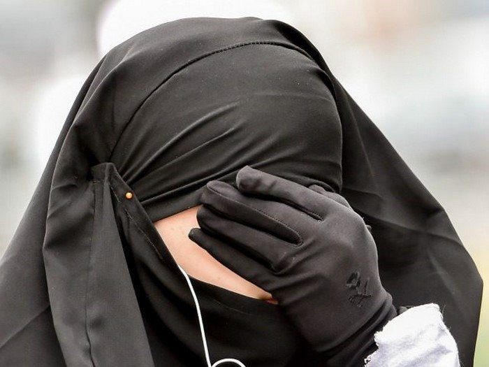 A 14 éves lány nem akart hidzsábot viselni… egy órával később anyja szörnyű dolgot tett! 2
