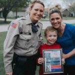A rendőrség kopogtat az ajtón és a 8 éves fiút keresik… mikor anyja megtudja miért, sírni kezd! 4