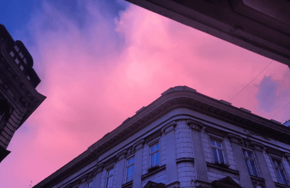 Az év egyik legszebb naplementéje: bíborba borult az ég Budapest felett