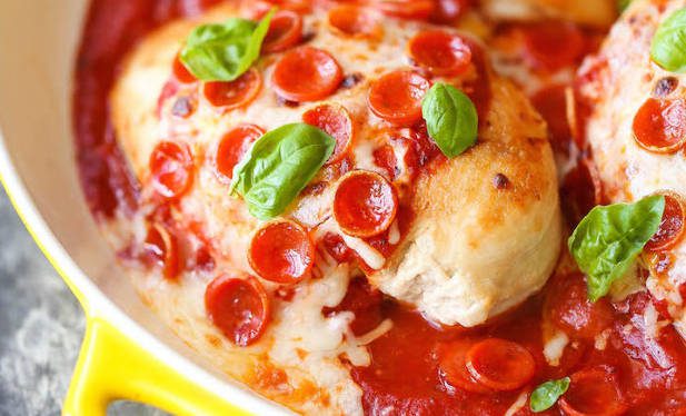 Brutálisan finom fogás szénhidrátok nélkül: az olasz csirke mindent visz