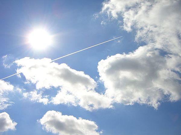 Fátyolfelhők mögül süt ma ránk a nap