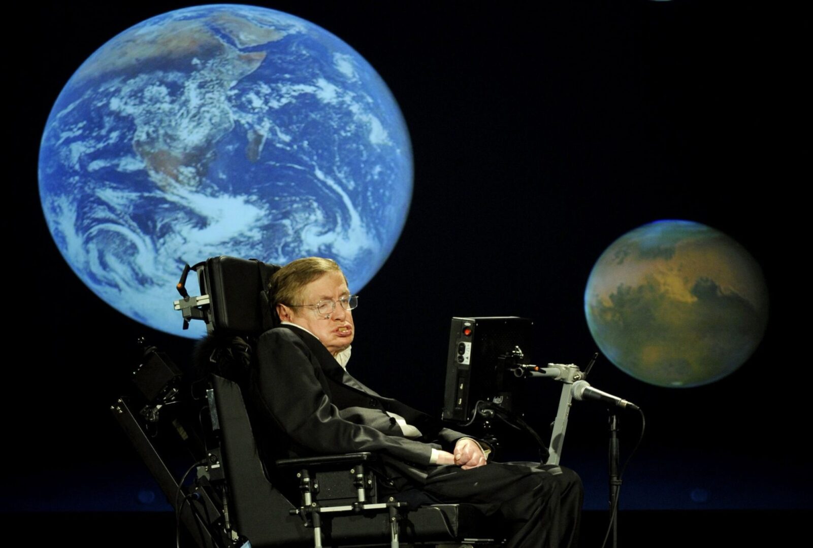 Ez jelenti majd az emberiség végét a Földön - Stephen Hawking jóslata