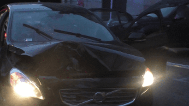 Autós üldözés! Oszlopnak csapódtak a dílerek Józsefvárosban