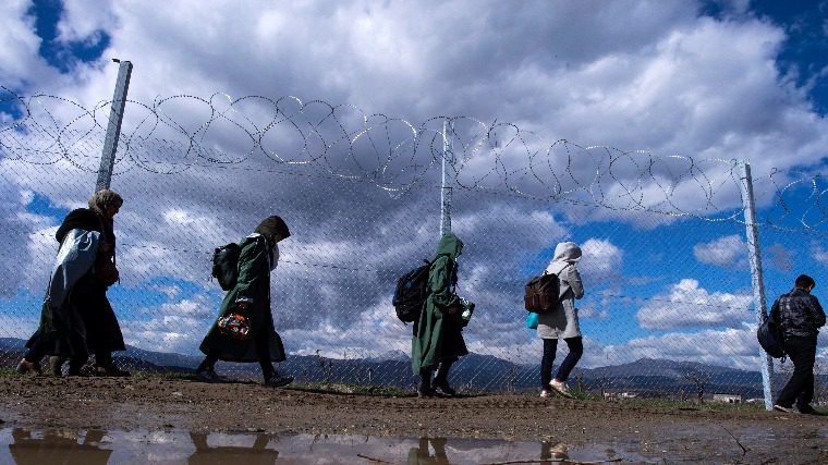 Júniusban négyszer annyi migráns próbált Magyarországra jutni