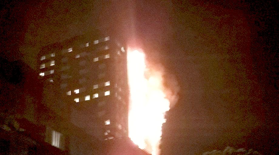 Tűzvész pusztít egy londoni toronyházban