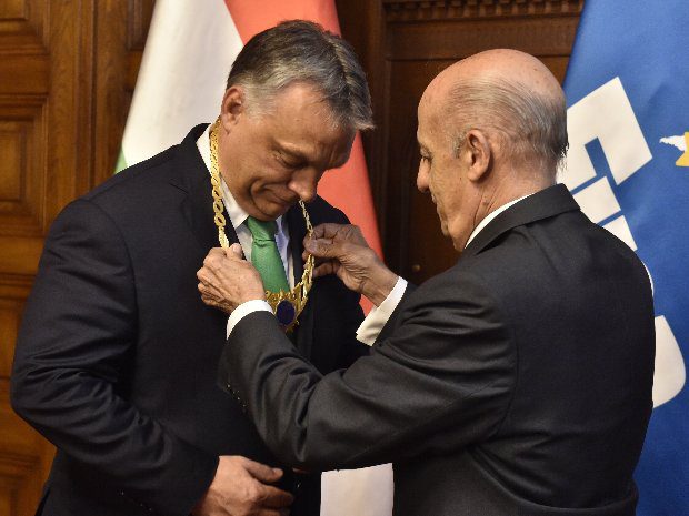 A FINA legrangosabb kitüntetését kapta meg Orbán Viktor