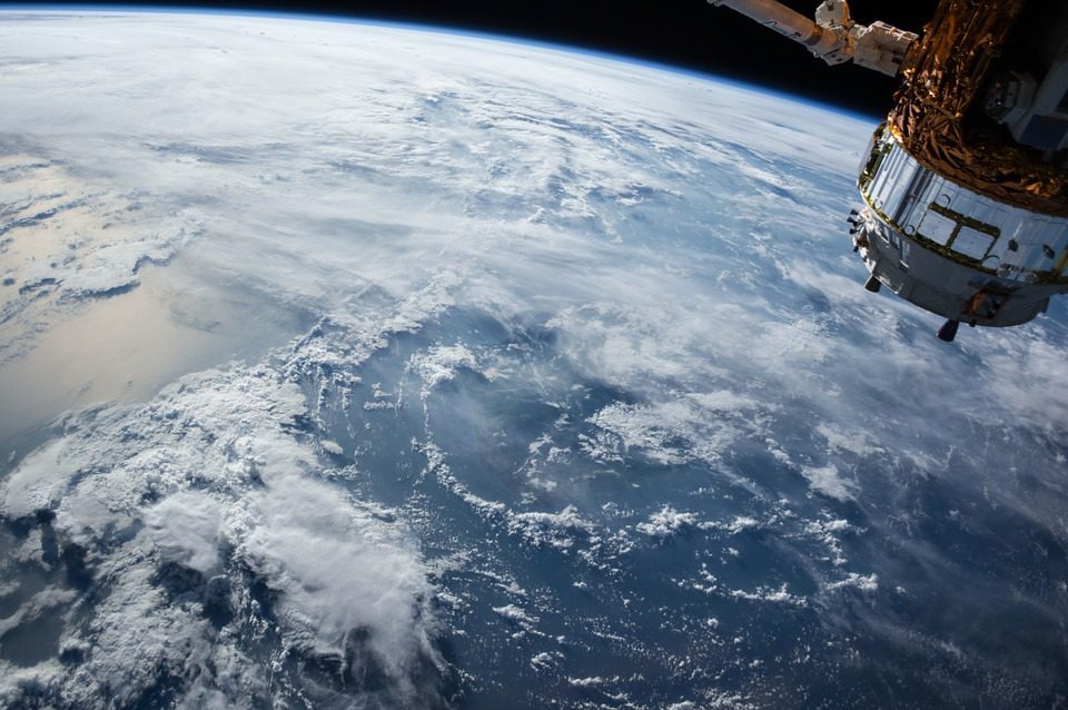 Hatalmas, irányíthatatlan kínai űrállomás száguld a Föld felé, 100 kilós darabok is hullhatnak az égből