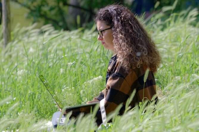 surprising media girlie 9593300 1920