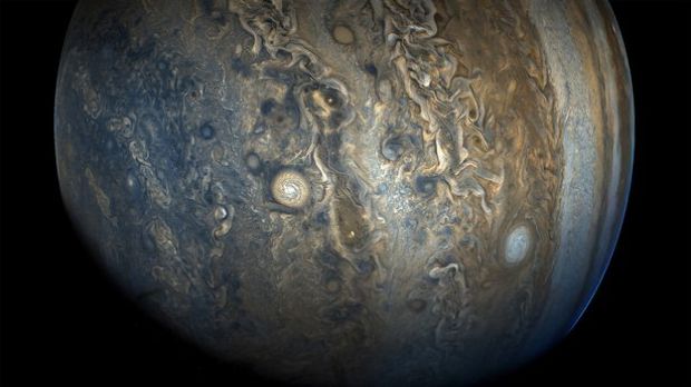 Döbbenetes fotókat küldött a Juno űrszonda a Jupiterről