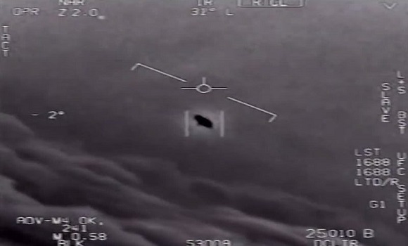 Amerikai vadászpilóta nyilatkozott egy UFO-val való találkozásról. Felszólítja a világ vezetőit, hogy vegyék komolyan a megfigyelését.