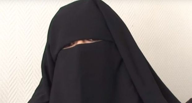 Fellélegezhetnek a franciák Elkapták a legveszélyesebb női iszlamistát! 1