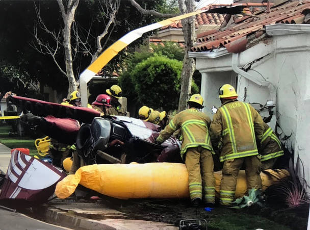 Tragikus légi baleset történt: családi házba csapódott a gép