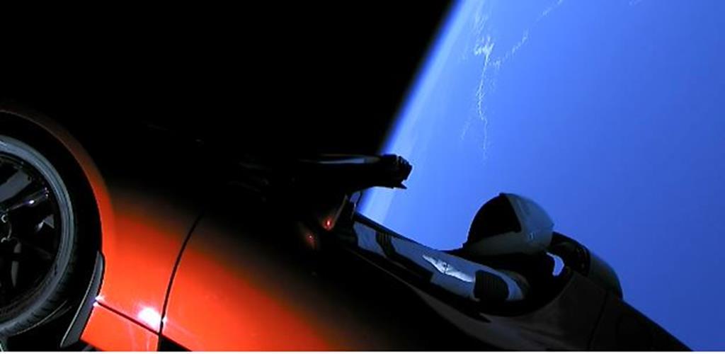 Elindult a világűrbe egy Tesla Roadster, a Nap körül fog keringeni