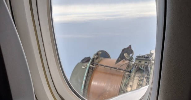 Horror, repülés közben esett szét az utasszállító hajtóműve - Hátborzongató fotók 2