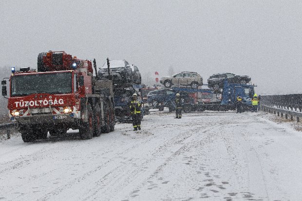 Kritikus a hóhelyzet: összeomlik Nyugat-Magyarország