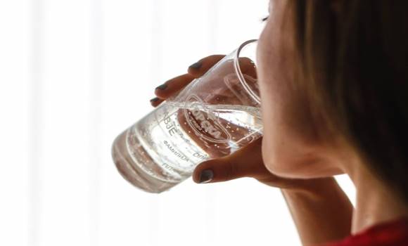 13 ügyes trükk, ami garantálja, hogy minden nap elegendő vizet fogyassz!