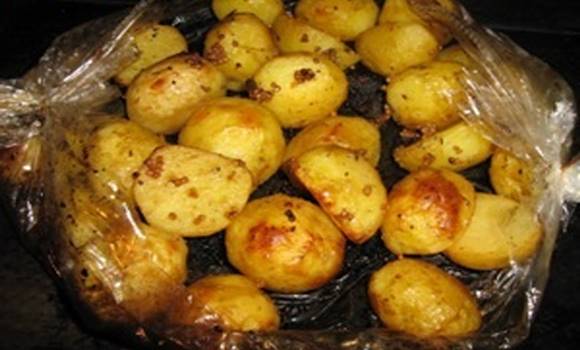 Sütőben sült újkrumpli különleges fűszerezéssel, ami a köretek királya lesz!