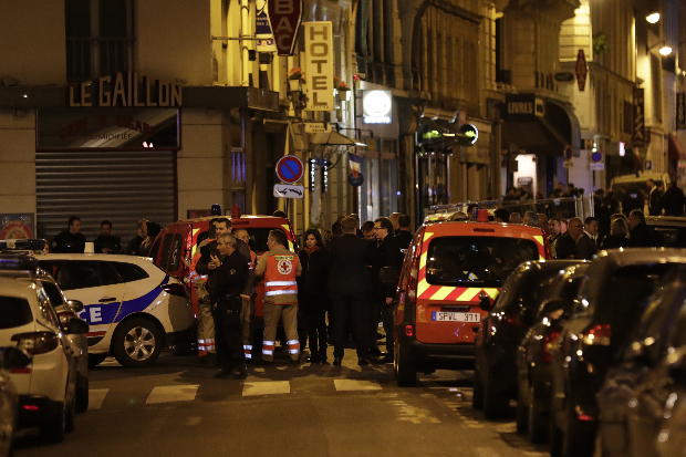Terrortámadás történt éjjel Párizsban: lecsapott az Iszlám Állam