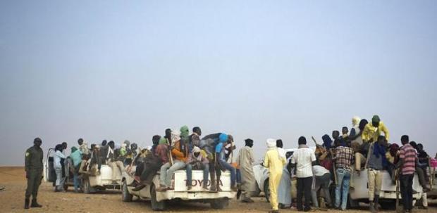 13000 migránst hagyott a Szaharában Algéria víz és élelem nélkül