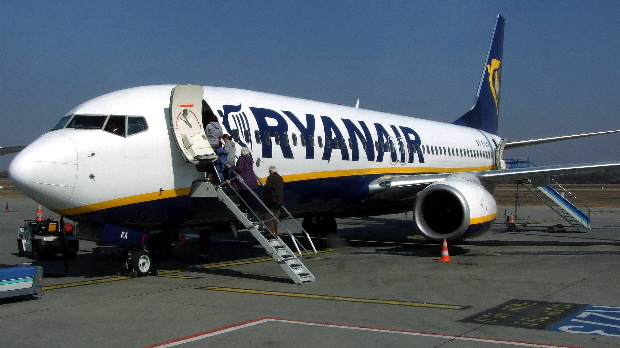 Kivonultak a mentők: Kényszerleszállást hajtott végre a Ryanair gépe