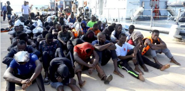Pofátlanság: ezt teszik a migránsok az államtól kapott segéllyel