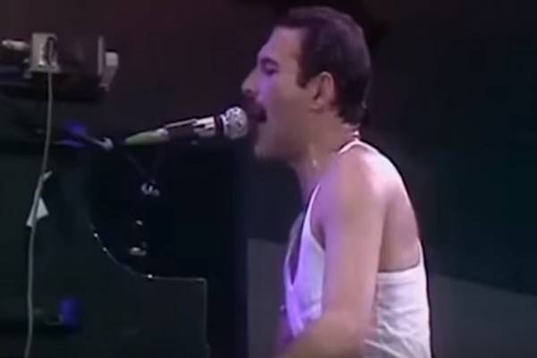 Ilyen volt Freddie Mercury hangja hangszerek nélkül. Megdöbbentő felvétel, amit neked is hallanod kell!
