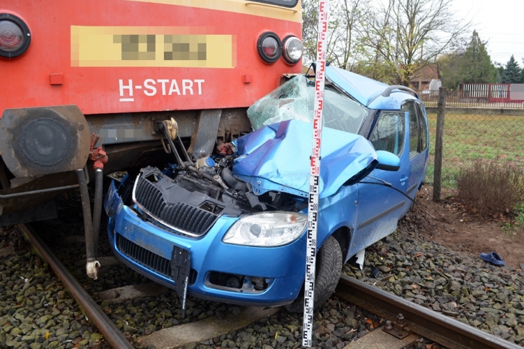 Frissítve: Vasúti szerencsétlenség tegnap délután, egy fiatal nő meghalt