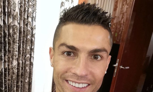 Cristiano Ronaldo karácsonyi fotójánál cukibbat még nem láttál