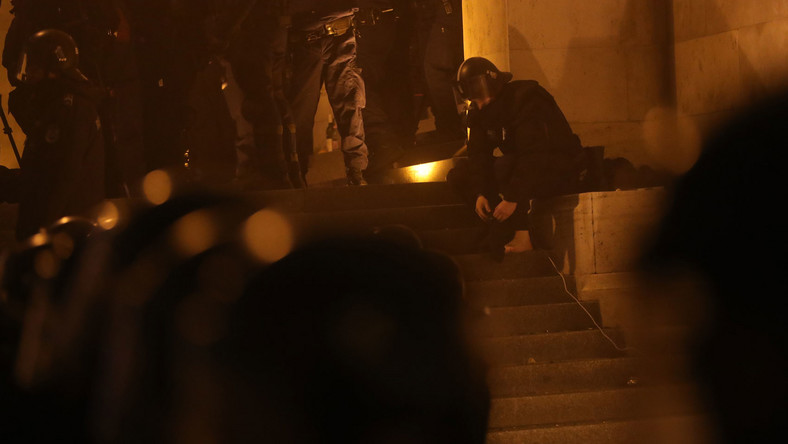 Kiadták az adatokat: ennyi rendőr sérült meg a tüntetéseken az elmúlt két napban