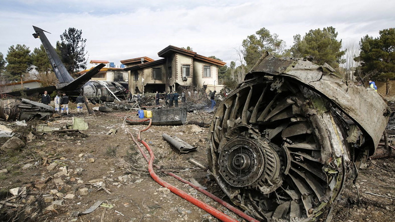 Repülőszerencsétlenség megrázó fotók a roncsról, sok az áldozat