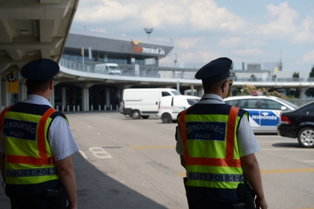 Embercsempészt fogtak a Budapest Liszt Ferenc reptéren