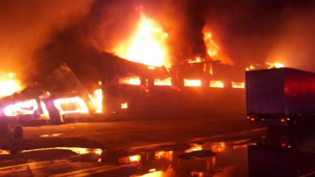 Friss hír: Hatalmas lángok pusztítanak a gyulafehérvári fűszergyárban - VIDEÓ