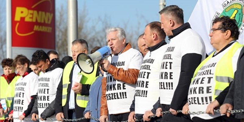 Magyar tejtermelők tüntettek a Penny Market árazása ellen