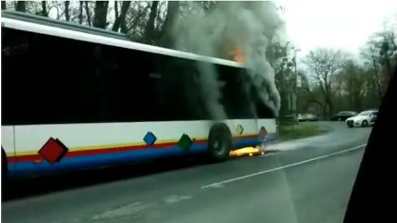 Döbbenetes videó óriási lángok csaptak elő egy buszból Hévíznél