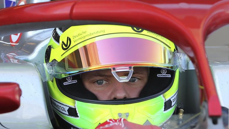 Hivatalos Ferrarit vezet a Schumacher fia