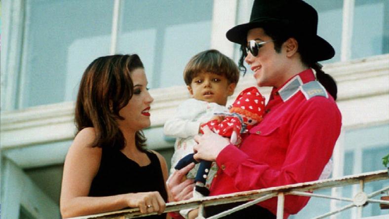 Nagy bajban van padlóra került Michael Jackson fogadott magyar fia