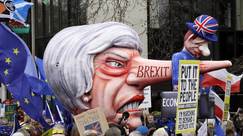 Több százezren vonultak az utcára Londonban egy újabb Brexit-népszavazásért