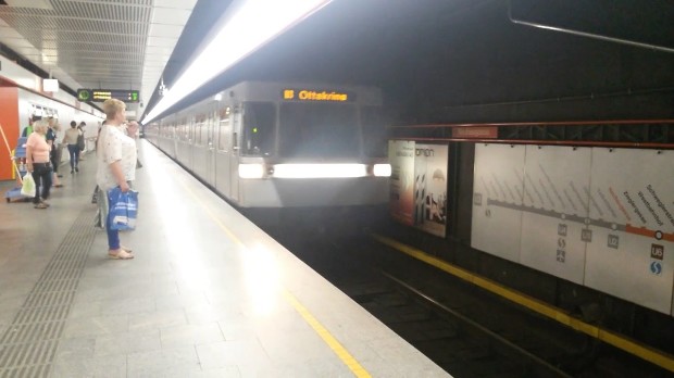 Veszélyes az élet Bécsben! Külön kocsikban utazhatnak a nők a metróban
