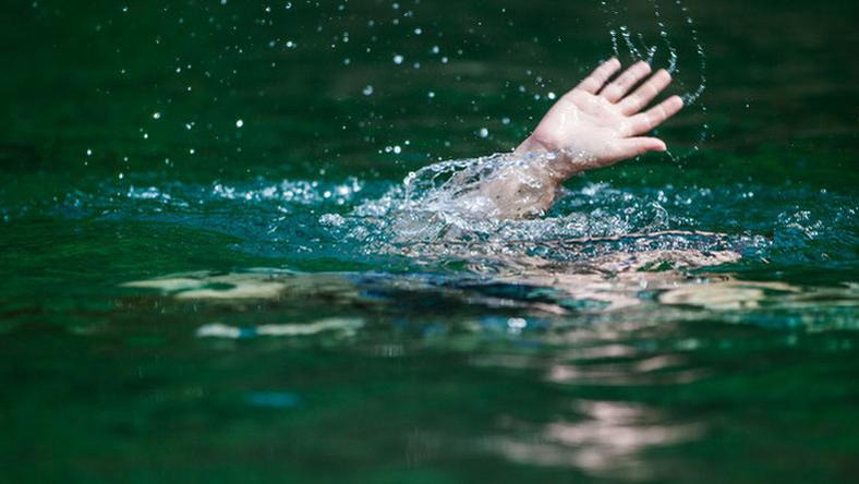 Dráma a Balatonnál hős rendőr mentette ki a vízből a csapdába esett nőt, aki el akarta dobni az életét