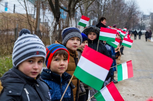 Miniszterelnökség: meg kell őrizni a svédországi magyarok nemzeti identitását
