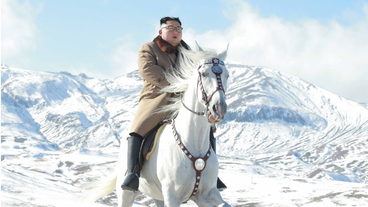 Fehér lovon lovagolt a Pektu-hegyen Kim Dzsongun