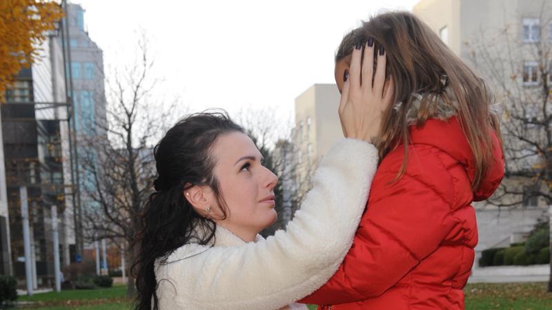 „Attól félek, hullazsákban hoznak haza” – Megtörten nyilatkozott a kislányával külföldre menekülő magyar anya, akit brutálisan megvert a párja – Megrázó részletek