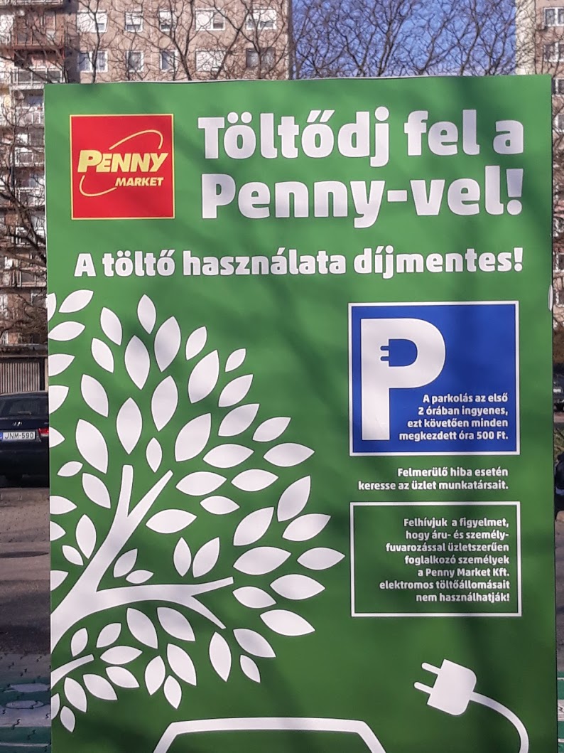 Elektromos töltőállomás Budapestem, a Penny parkolójában. Hirmagazin.eu
