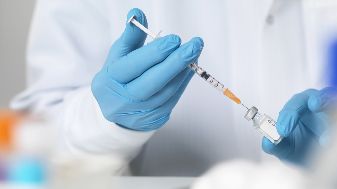 Szakértő orvos: A koronavírus ellen beoltottak biztosan nem lesznek betegek