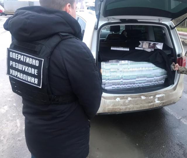 Az MSZP-s csempész autója tele volt csempészcigivel. Később azt nyilatkozta a csempész, hogy fogalma sincs, hogyan került a csempészcigi a kocsijába... Hirmagazin.eu
